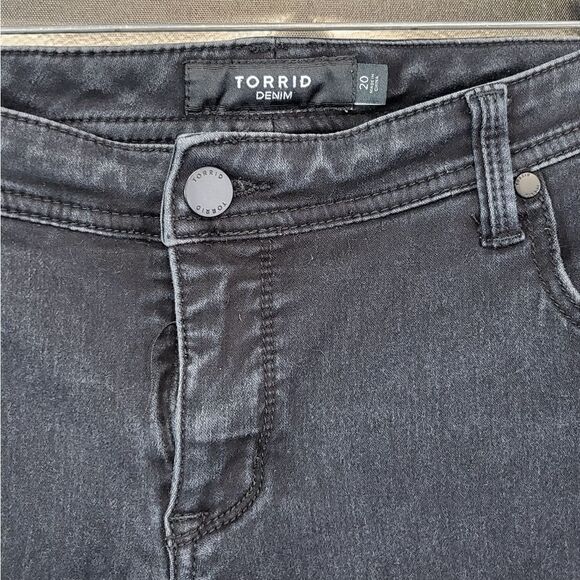 Torrid skinny jeans    - Picture 3 of 7
